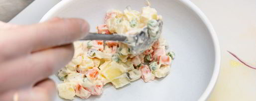 Шаг 5: оливье с крабом