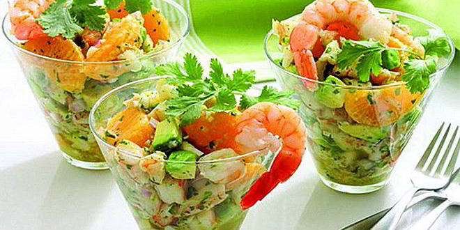 Рецепт оливье с креветками и авокадо