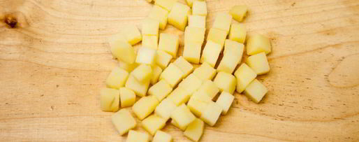 Шаг 1: оливье с куриной грудкой и яйцом-пашот