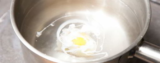 Шаг 9: оливье с куриной грудкой и яйцом-пашот