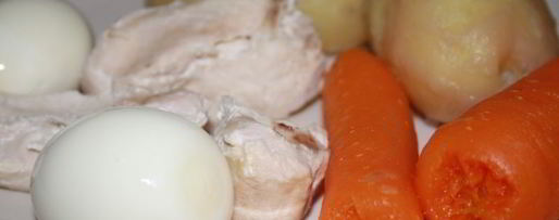 Шаг 2: оливье с куриной грудкой