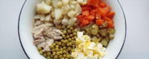 Шаг 1: оливье с курицей