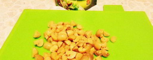 Шаг 3: оливье с маринованными грибами