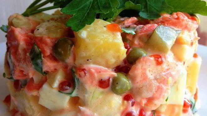 Рецепт Оливье с семгой и красной икрой