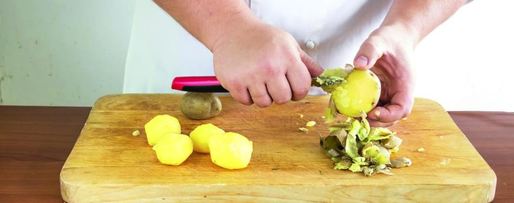 Шаг 2: оливье с языком