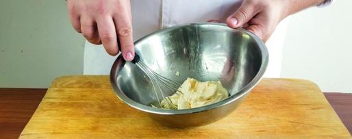 Шаг 4: оливье с языком