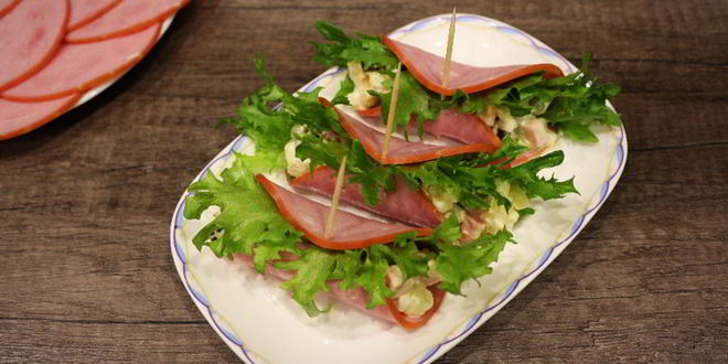 Рецепт оливье в ветчине