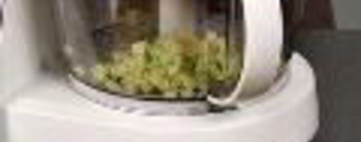 Шаг 3: салата оливье с острым майонезом