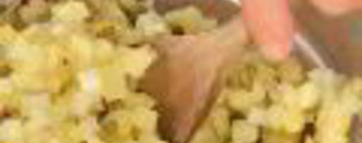 Шаг 1: салата оливье с икрой и раковыми шейками