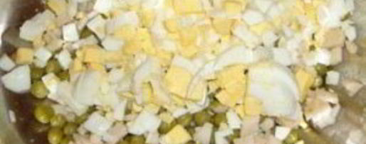 Шаг 1: салата оливье с кальмарами