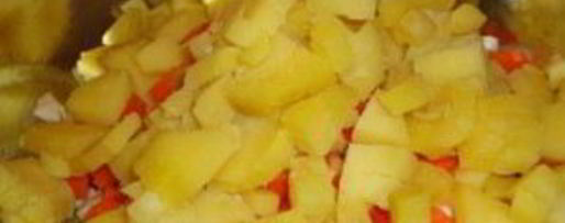 Шаг 3: салата оливье с кальмарами