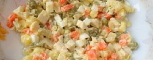 Шаг 4: салата оливье с кальмарами