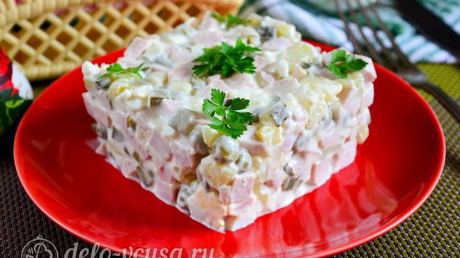 Рецепт Салата Оливье с колбасой без моркови