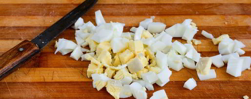 Шаг 3: салата оливье с колбасой без моркови