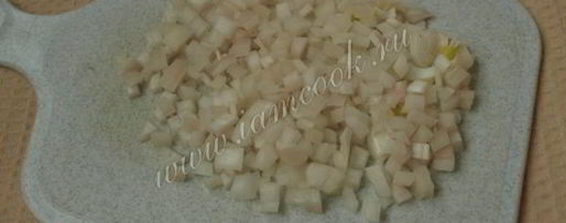 Шаг 2: салата оливье с колбасой