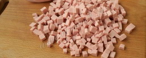 Шаг 3: салата оливье с колбасой