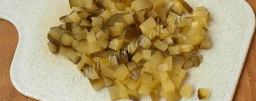 Шаг 6: салата оливье с колбасой