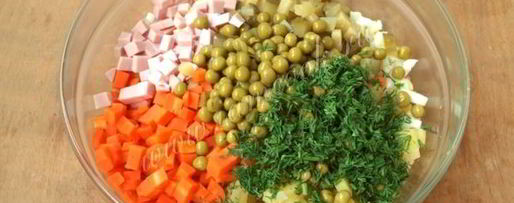 Шаг 8: салата оливье с колбасой