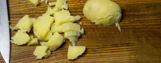 Шаг 3: салата оливье с креветками