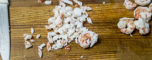 Шаг 4: салата оливье с креветками