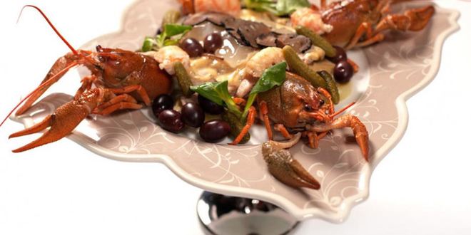 Рецепт салата оливье с перепелиным мясом, раковыми шейками и трюфелем