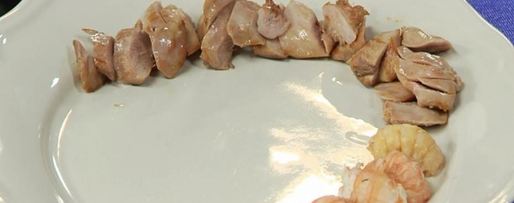 Шаг 3: салата оливье с перепелиным мясом, раковыми шейками и трюфелем