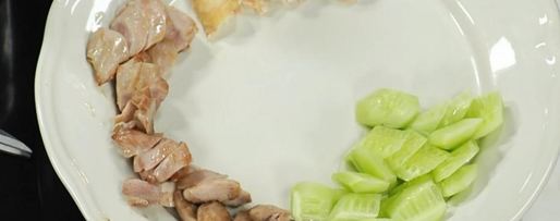 Шаг 4: салата оливье с перепелиным мясом, раковыми шейками и трюфелем