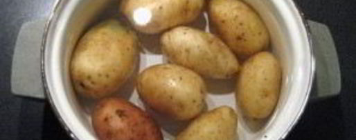 Шаг 1: салата оливье с раковыми шейками