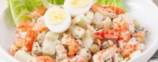 Шаг 8: салата оливье с раковыми шейками