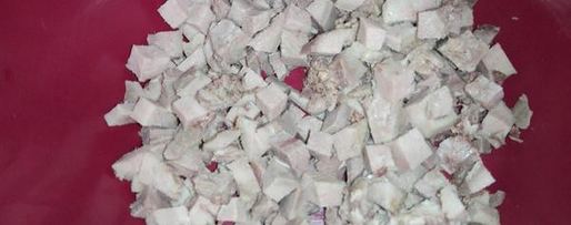 Шаг 1: салата оливье с языком и свежим огурцом