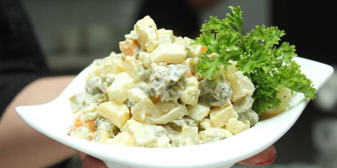 Рецепт салата оливье со свининой