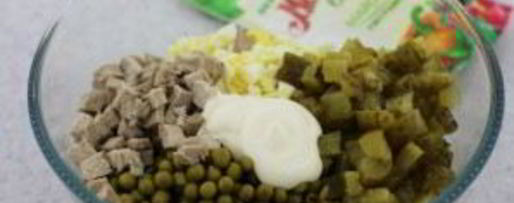 Шаг 5: салата оливье со свининой