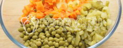 Шаг 3: салата с курицей праздничное оливье