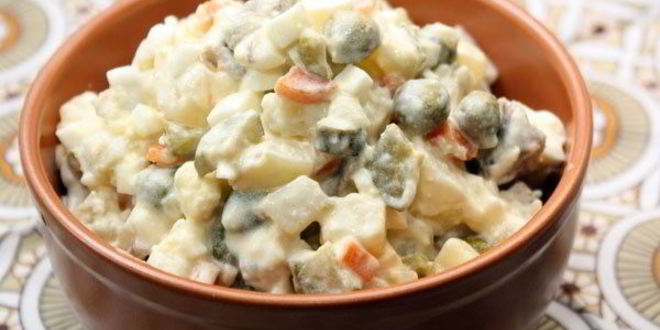 Рецепт вегетарианского оливье с жареным адыгейским сыром