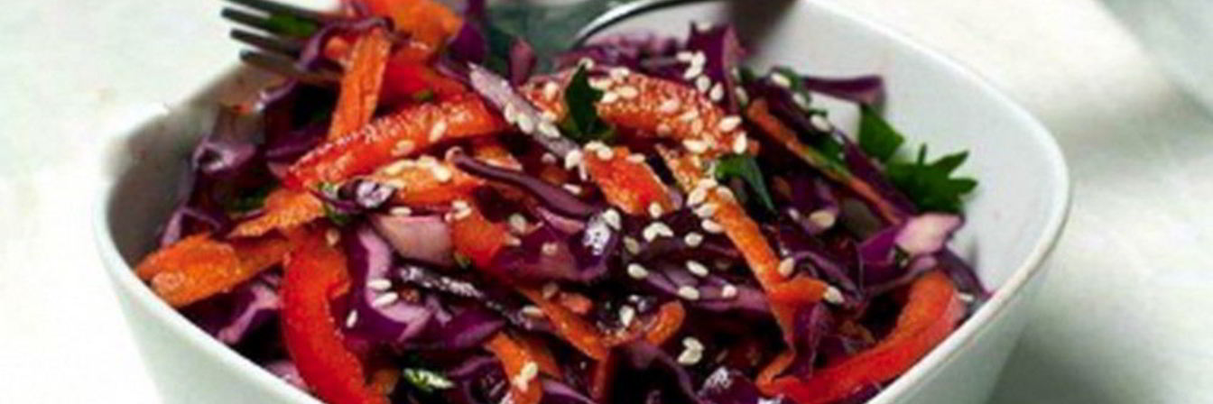Рецепт Овощного салата с красной капустой и болгарским перцем
