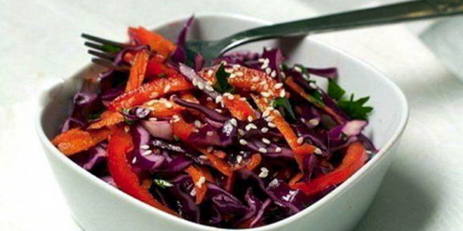 Рецепт овощного салата с красной капустой и болгарским перцем