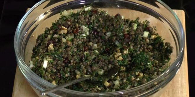 Рецепт салата из черной чечевицы с зеленью