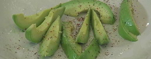 Шаг 2: салата из хурмы с авокадо и дайконом