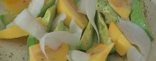 Шаг 4: салата из хурмы с авокадо и дайконом