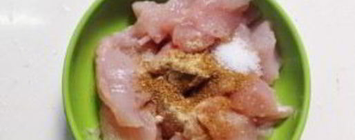 Шаг 2: салата из курицы с шампиньонами