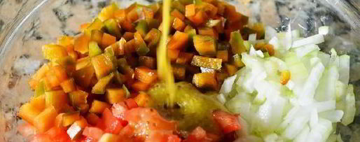 Шаг 2: салата из морепродуктов и белой фасоли