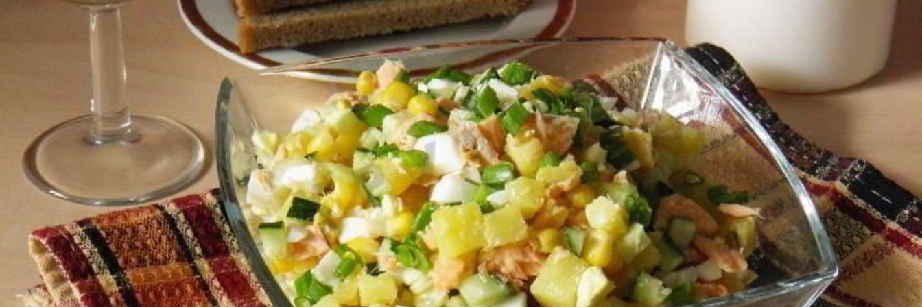 Рецепт Салата из отварной красной рыбы