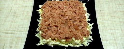 Шаг 8: салата хризантема с плавленным сыром тунцом и яблоками