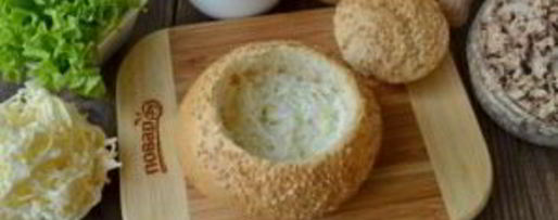 Шаг 2: булочек, фаршированных салатом мимоза