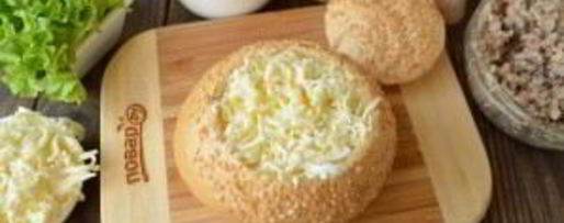 Шаг 4: булочек, фаршированных салатом мимоза