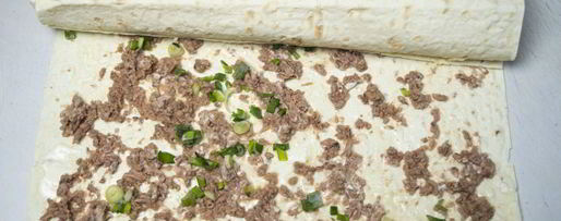 Шаг 3: рулет из лаваша мимоза