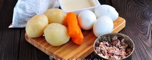 Шаг 2: салата мимоза с картошкой