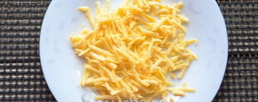 Шаг 4: салата мимоза с консервами и сыром