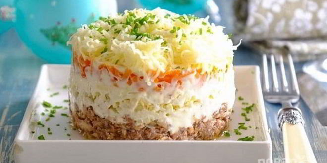 Рецепт салата мимоза с консервированной сайрой