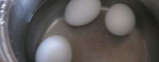 Шаг 1: салата мимоза с консервой и сыром